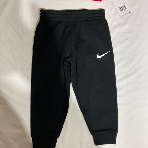 Toddler Nike Swoosh Red T-Shirt & Black Jogger Set 2 Piece Outfit Boys 4T - Picture 3 of 3